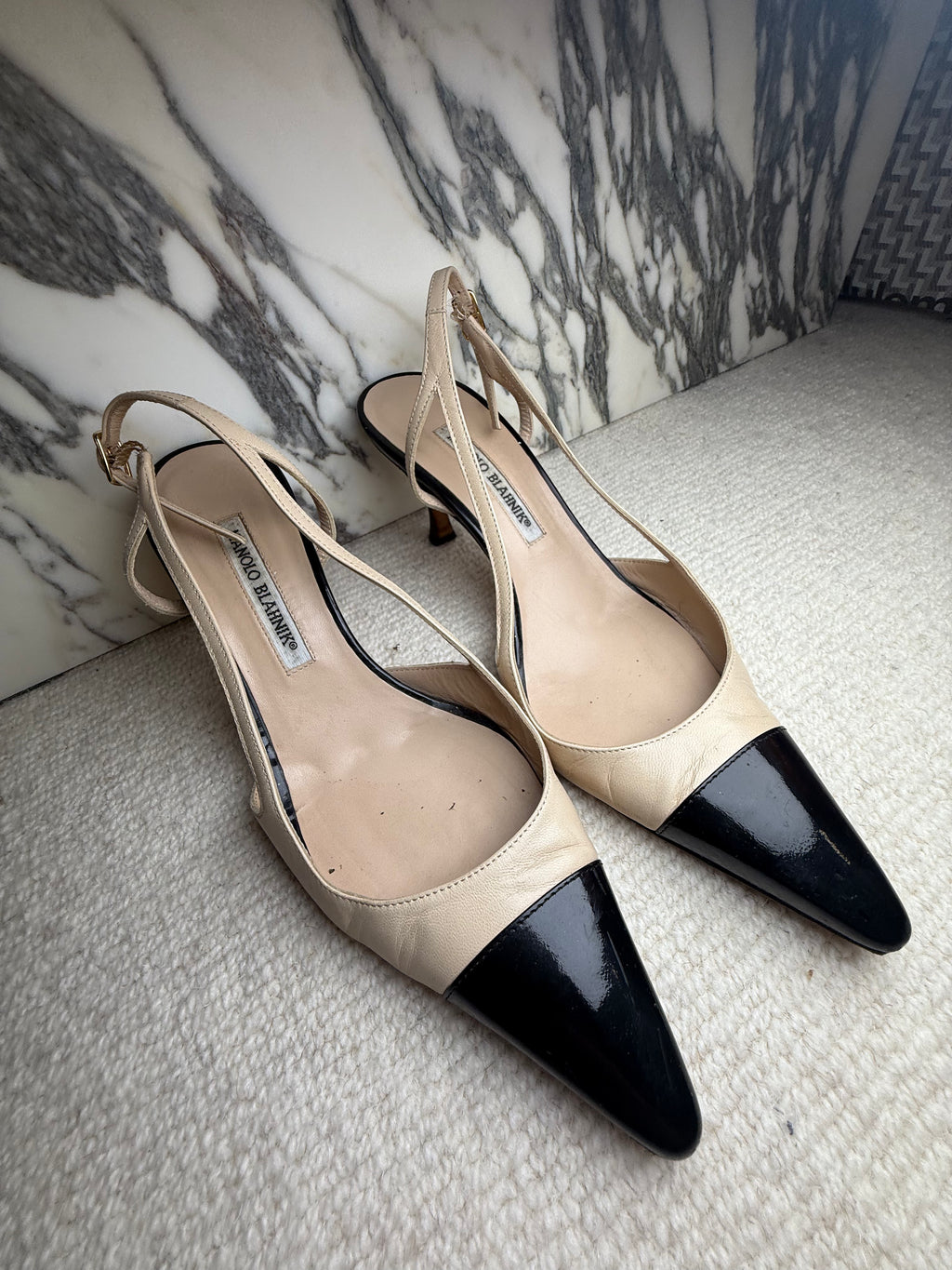 Manolo Blahnik, 2 Toned Sling Back, 38.5