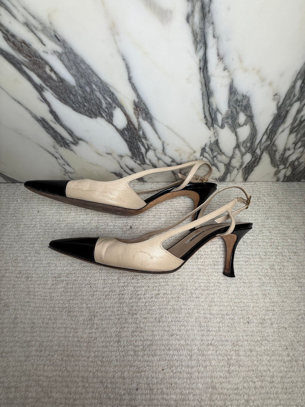 Manolo Blahnik, 2 Toned Sling Back, 38.5