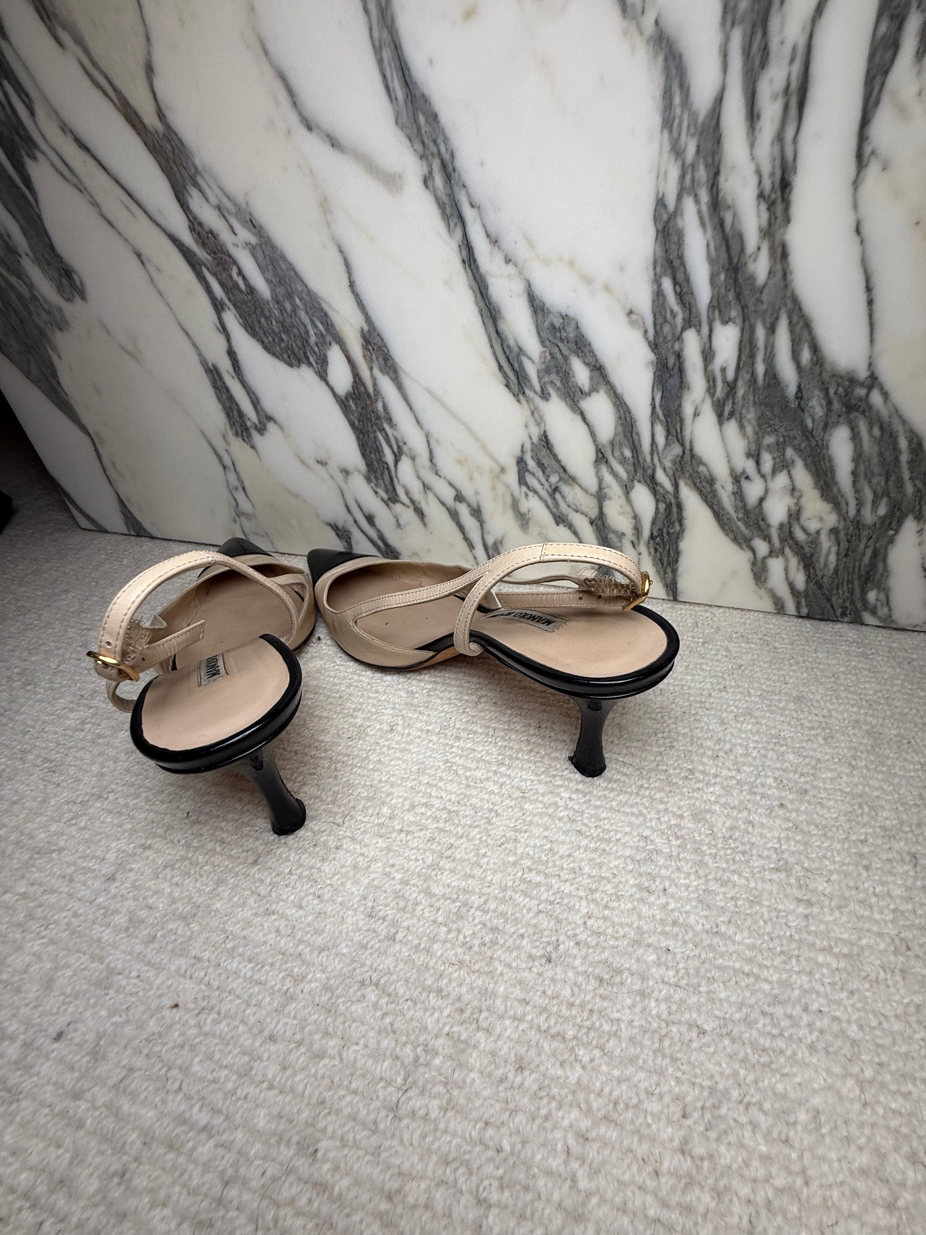 Manolo Blahnik, 2 Toned Sling Back, 38.5